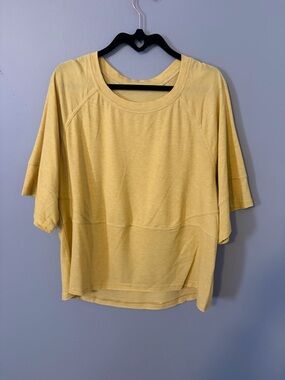 Yellow Women's Relaxed Short Sleeve Top